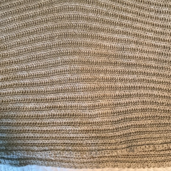 Freepeople Sweater Oatmeal color, short fringe detailing around v neck & sleeves - Picture 6 of 10